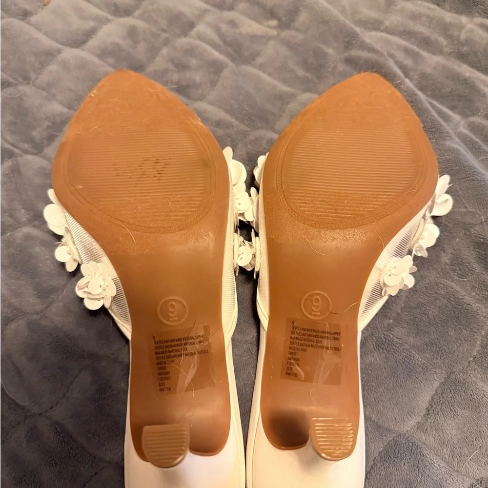 A New Day white  Floral heels - Picture 3 of 3